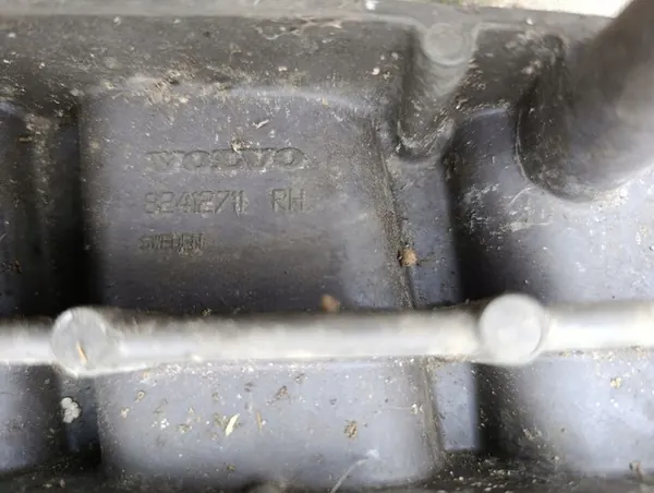 Montage de marchepied droit VOLVO FM FM4 Original OEM 82412711 image 4