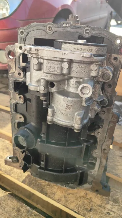 Bomba de óleo usada OEM 04L145208K para VW image 2