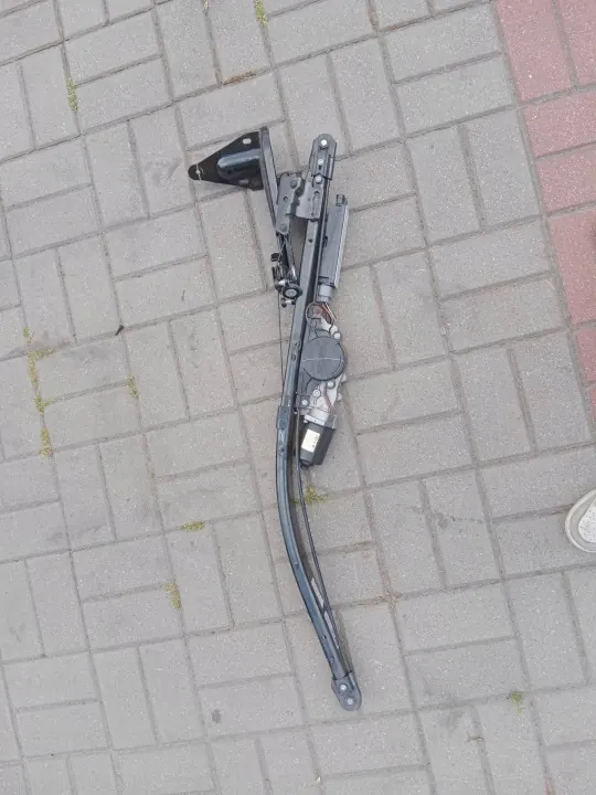Chrysler Pacifica 2018 Schiebetürmotor OEM PN5926736AB image 2