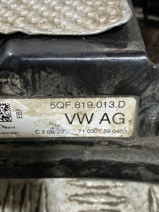 Volkswagen Tiguan Kühlmittelheizer OEM 5QF963231C image 7