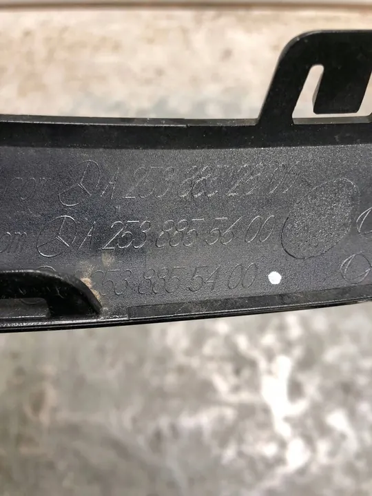 Acabamento do para-choque dianteiro direito Mercedes GLC C253 image 5