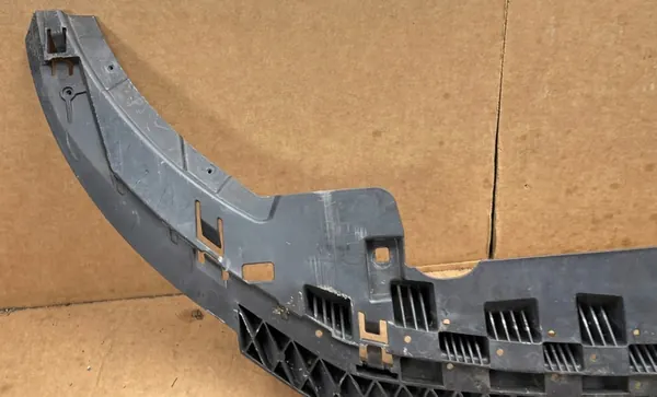 AUDI A3 8V LIFT Etupuskuri Spoilerikansi 8V3807233B image 2