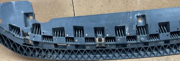 AUDI A3 8V LIFT Etupuskuri Spoilerikansi 8V3807233B image 3