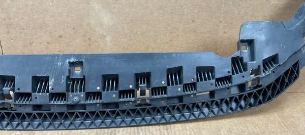 AUDI A3 8V LIFT Etupuskuri Spoilerikansi 8V3807233B image 4