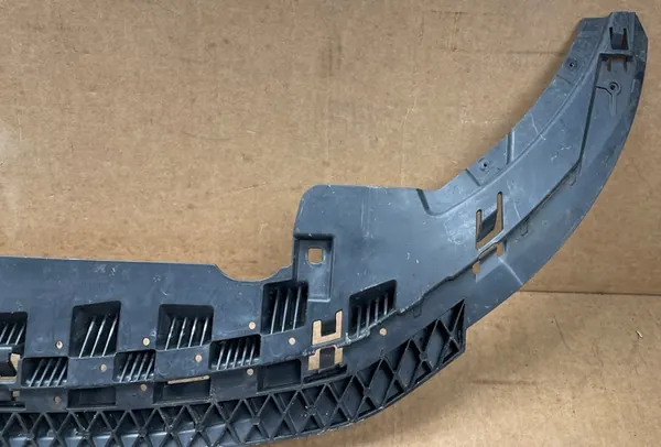 AUDI A3 8V LIFT Etupuskuri Spoilerikansi 8V3807233B image 5