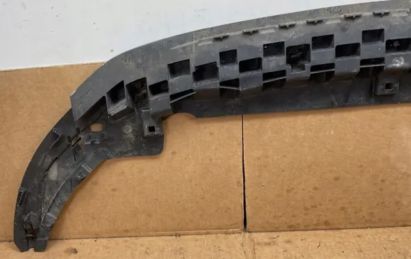 AUDI A3 8V LIFT Etupuskuri Spoilerikansi 8V3807233B image 7