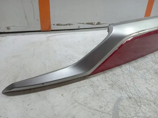 Moldura Trasera Toyota RAV4 Maletero OE7680142240 image 3