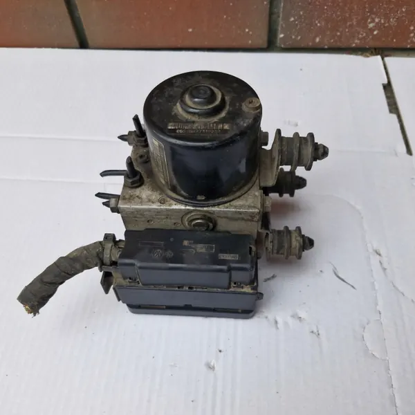 ABS-pumppu OEM 1K0907379D VW Golf V:lle, Audi A3:lle image 5