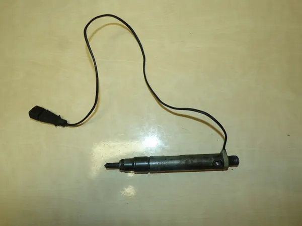 Iniettore di controllo motore VW T4 LT 2.5TDI 074130204C image 2