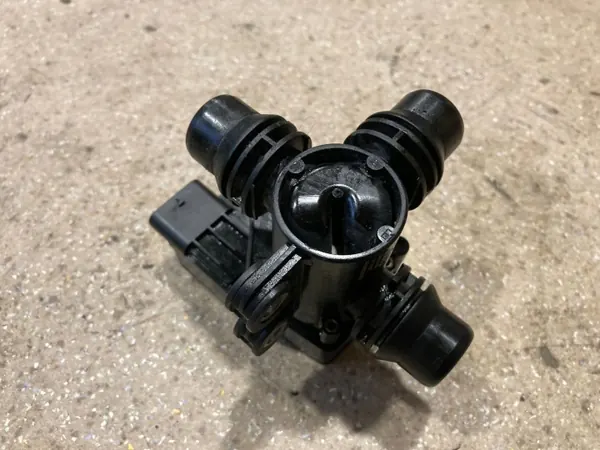 Válvula de calefacción Mercedes-Benz OEM A0009061313 - Usado image 4