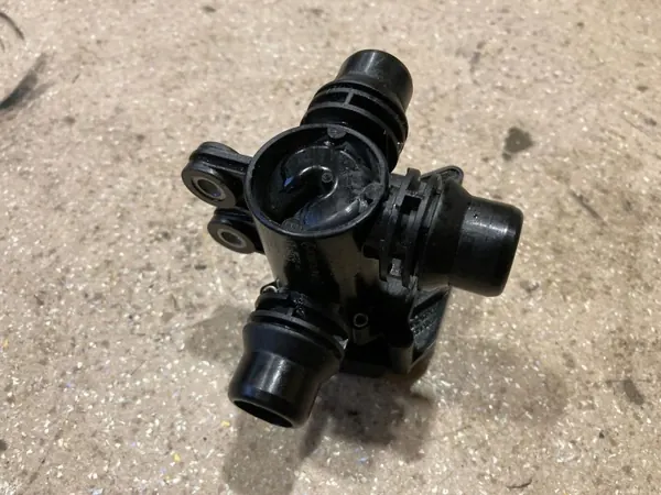 Válvula de calefacción Mercedes-Benz OEM A0009061313 - Usado image 7