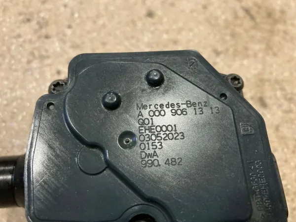 Válvula de calefacción Mercedes-Benz OEM A0009061313 - Usado image 9