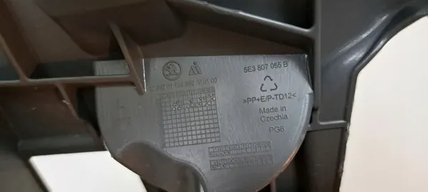 SKODA OCTAVIA IV Guia de Para-choque 5E3807055B image 5