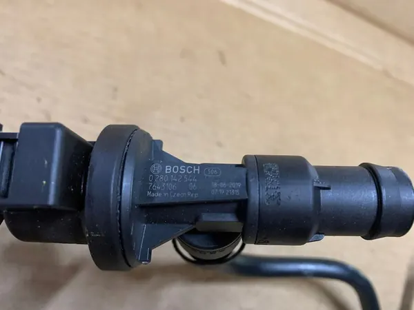 Vanne de ventilation de carburant BMW X5 G05 2019 7643106 image 3