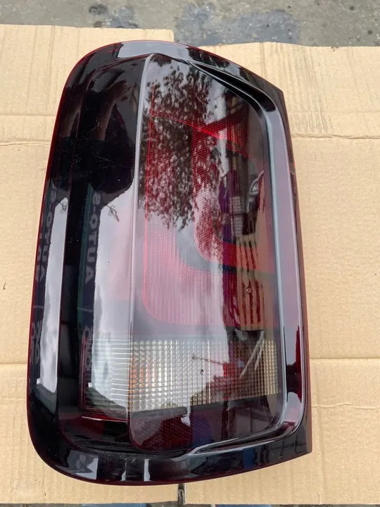 VW Amarok 2H Luz Trasera Derecha 2H1945096J Izquierda 2H1945095J image 2