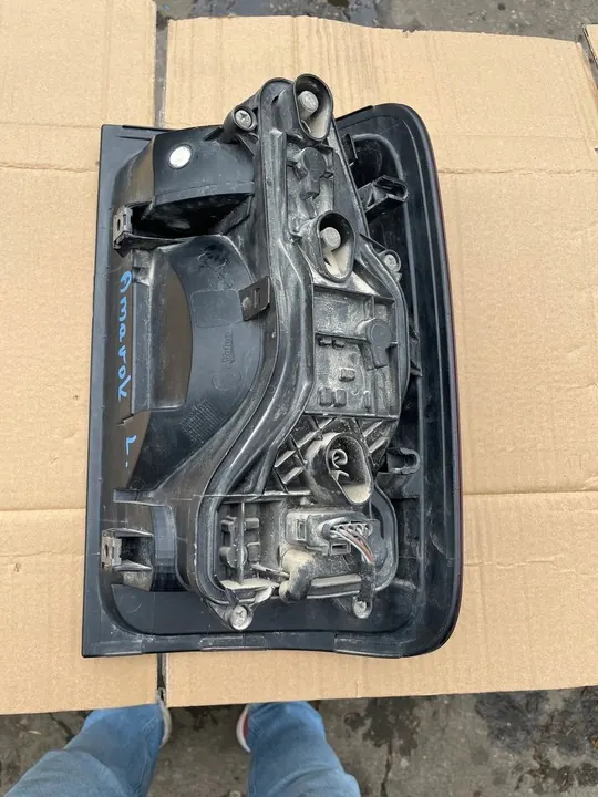 VW Amarok 2H Luz Trasera Derecha 2H1945096J Izquierda 2H1945095J image 3