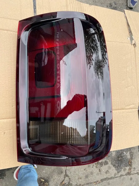 VW Amarok 2H Luz Trasera Derecha 2H1945096J Izquierda 2H1945095J image 6