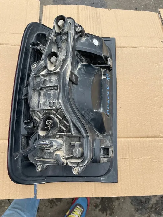 VW Amarok 2H Luz Trasera Derecha 2H1945096J Izquierda 2H1945095J image 8