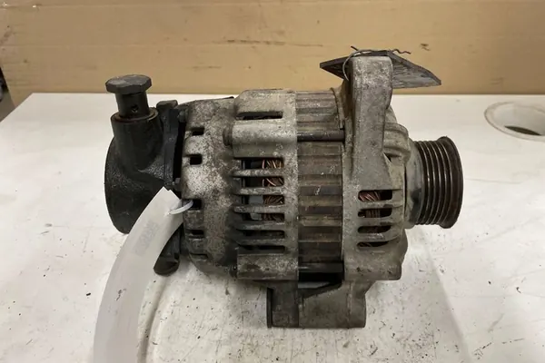 Vaihtovirtageneraattori KIA SPORTAGE 2.0L diesel 2008 OEM 3730027030 image 5