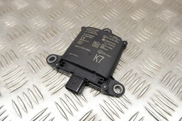 Toyota Yaris IV dodehoek sensor OEM 88162-K0010 image 2