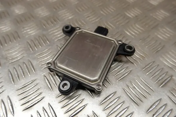 Toyota Yaris IV dodehoek sensor OEM 88162-K0010 image 7
