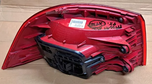 Luz trasera derecha VW Passat B7 3AF945096G image 5