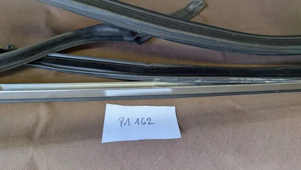 BMW OE 7336989 Gebruikte raamrubbers voor 5 Serie image 2