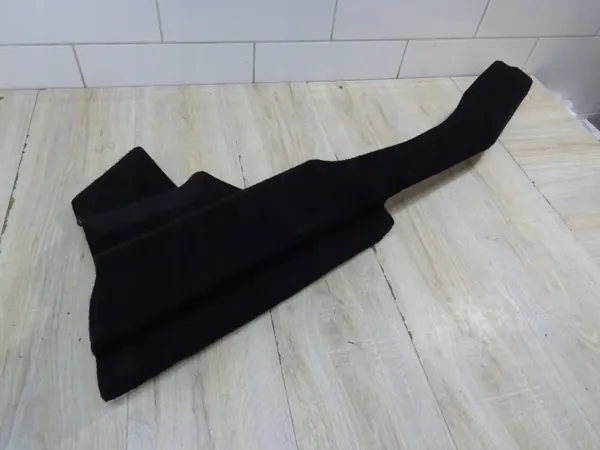 OEM 1731038-10-e LLU Clip plancher coffre Tesla Model 3 image 2