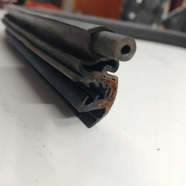 Vedação de Porta Frontal Esquerda RENAULT MODUS image 5