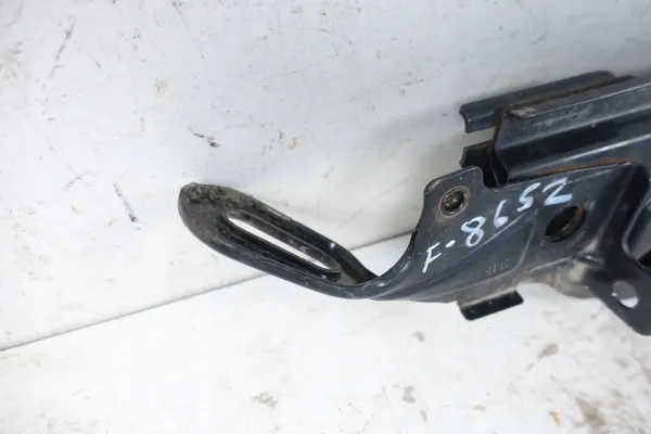 Radiatorsteun OEM 625301277R - Gebruikt image 3