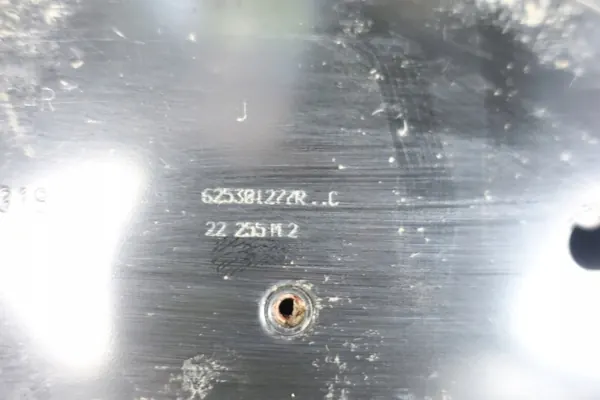 Radiatorsteun OEM 625301277R - Gebruikt image 7