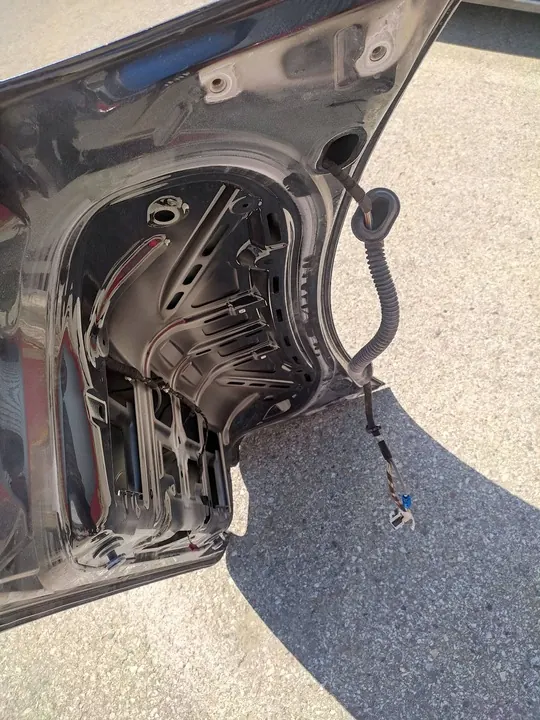 Tampa do porta-malas BMW M2 F87 image 5