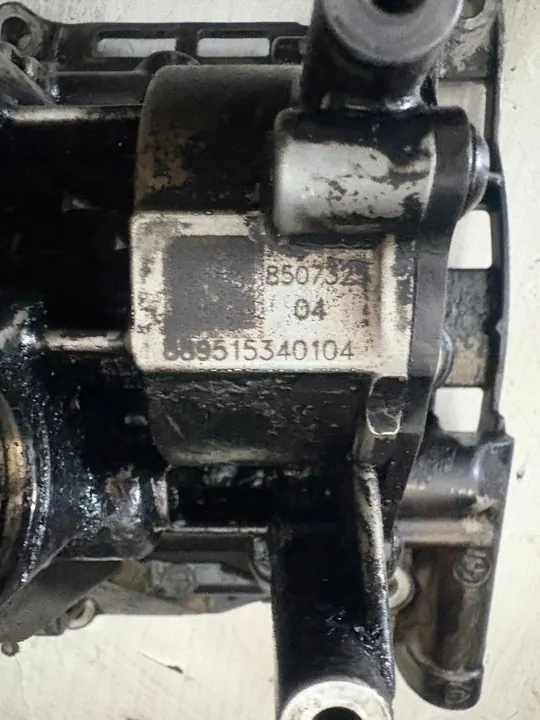 Olje pump BMW X5 E70 F10 3.0d N57 8507325 image 2