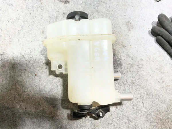 APS8388 Toyota OE Uitzettank voor RAV 4 XA50 image 3