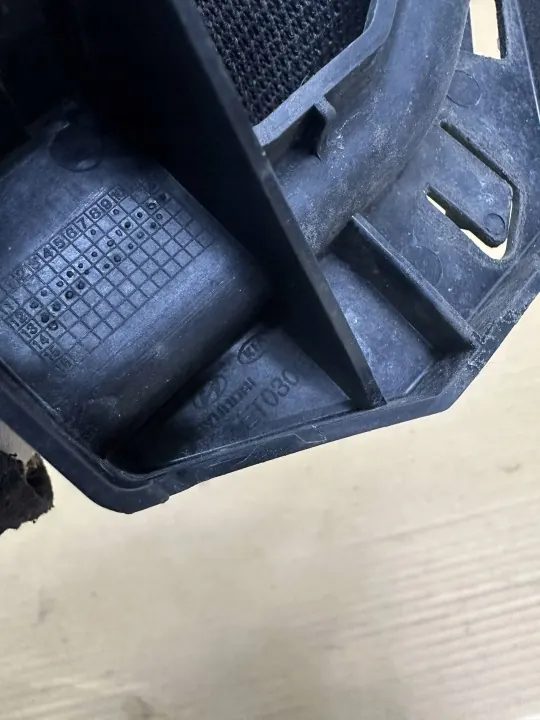 Scheinwerferhalterung rechts Hyundai i30 2014 OEM ET030E image 3