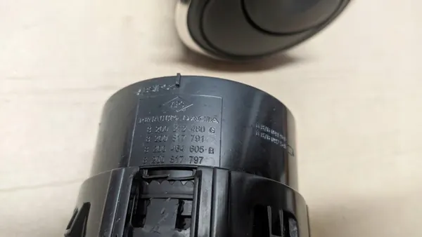 Grelha de Ventilação DACIA SANDERO II STEPWAY 687604194R image 2