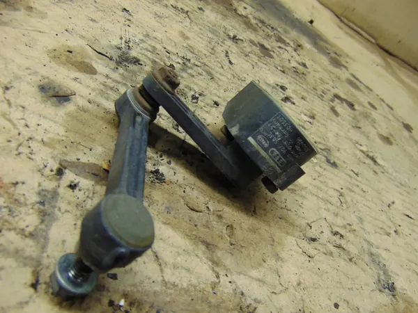 Sensor de nível Xenon VW Touareg 7L0616571B image 3