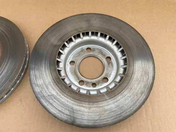 Disco de Freio Traseiro VW T6.1 Multivan OEM 7E0615301F image 2