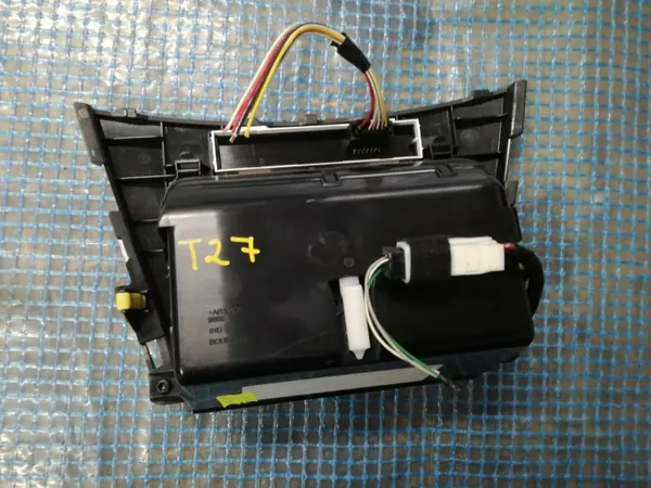 Cenicero Toyota Avensis III T27 Pieza OEM - Usado image 3