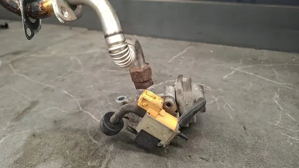 Vacuum Sensor Valve Mercedes W220 4.3 V8 A1121400060 image 2