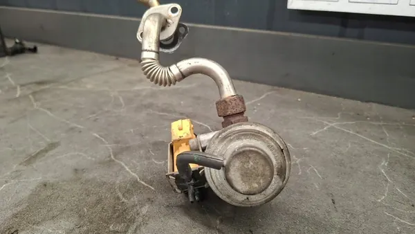 Vacuum Sensor Valve Mercedes W220 4.3 V8 A1121400060 image 3