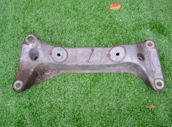 Toyota Supra MK V Vaihteiston Kiinnike OEM image 2