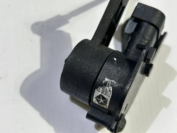 Sensor de nível dianteiro direito Dodge RAM 1500 2019- image 7