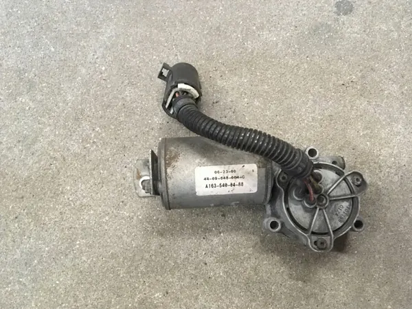 Begagnad Mercedes-Benz reducermotor OEM a1635400488 image 2