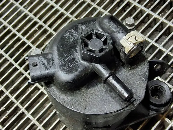 Ford Bränslefilterhus OEM SKE53592 - Begagnad image 3
