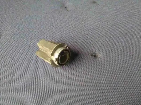 Conector lámpara trasera Ford Maverick OEM 5322 image 2