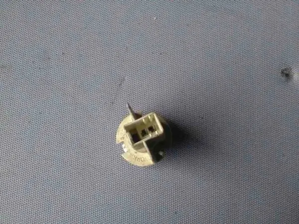 Conector lámpara trasera Ford Maverick OEM 5322 image 3