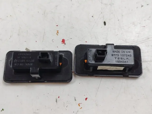 Plaque d'immatriculation lumière Tesla X OEM 9773107243 image 6