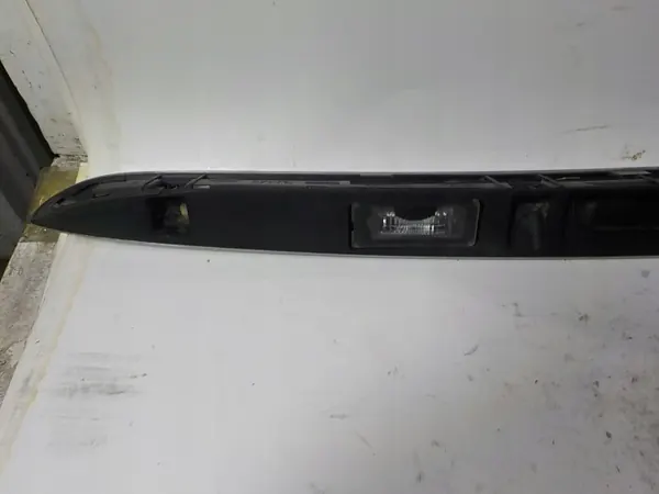 Moldura maletero MINI Cooper R56 OEM 7151140 - Usado image 6