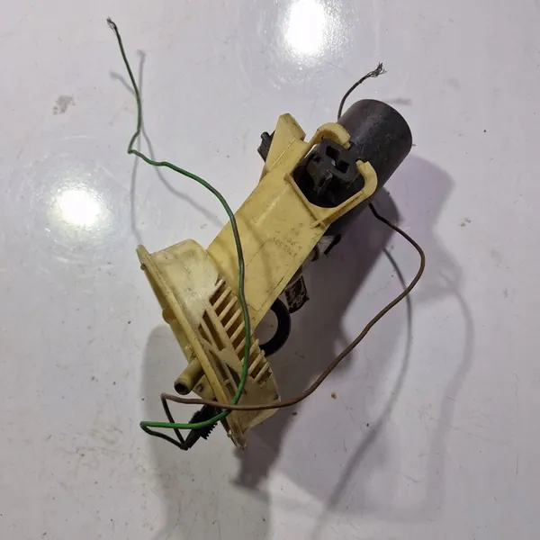BMW 3 E36 2000 Polttoainepumppu 16141180504 image 3